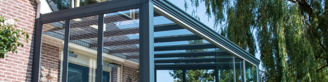 Lichtdoorlatende glazen wand